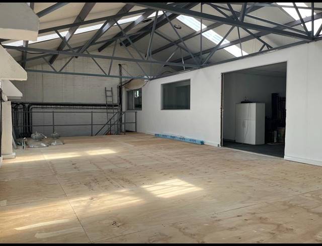 BUSINESS PROPERTY TO RENT IN CLAREMONT